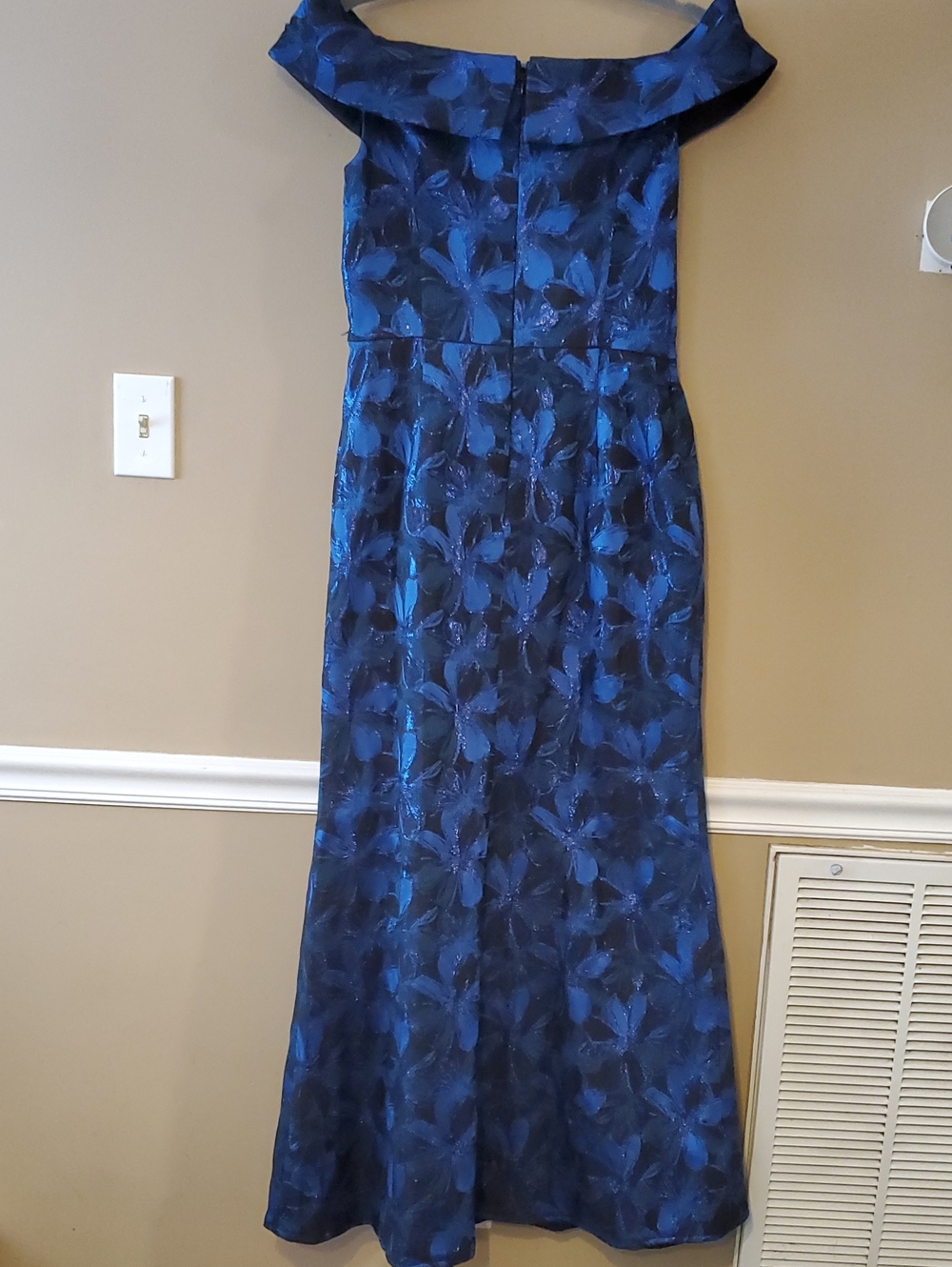 Adrianna Papell Women's Jacquard Floral Off-The-Shoulder Gown In Blue Size 12 - Picture 5 of 14